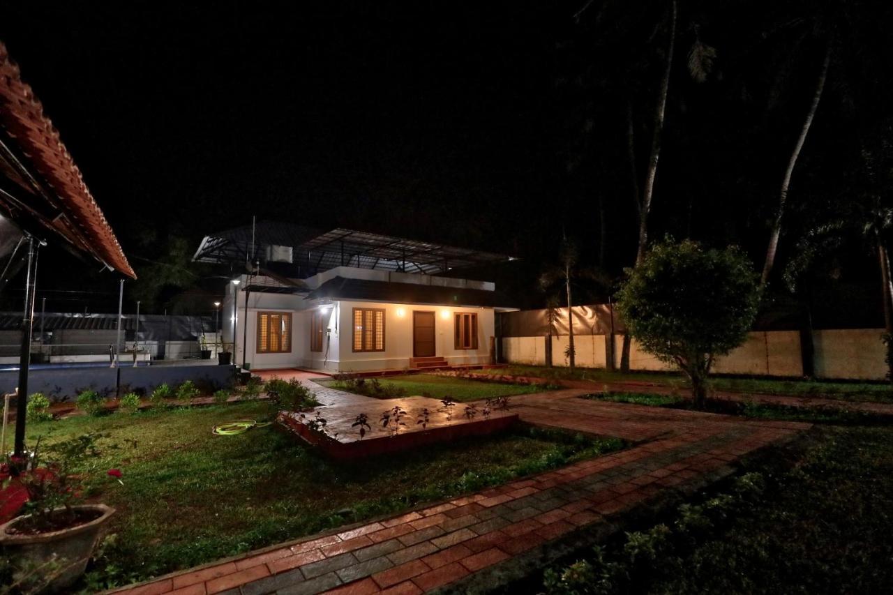 Waves And Shores Beach Villa Mararikulam Bagian luar foto