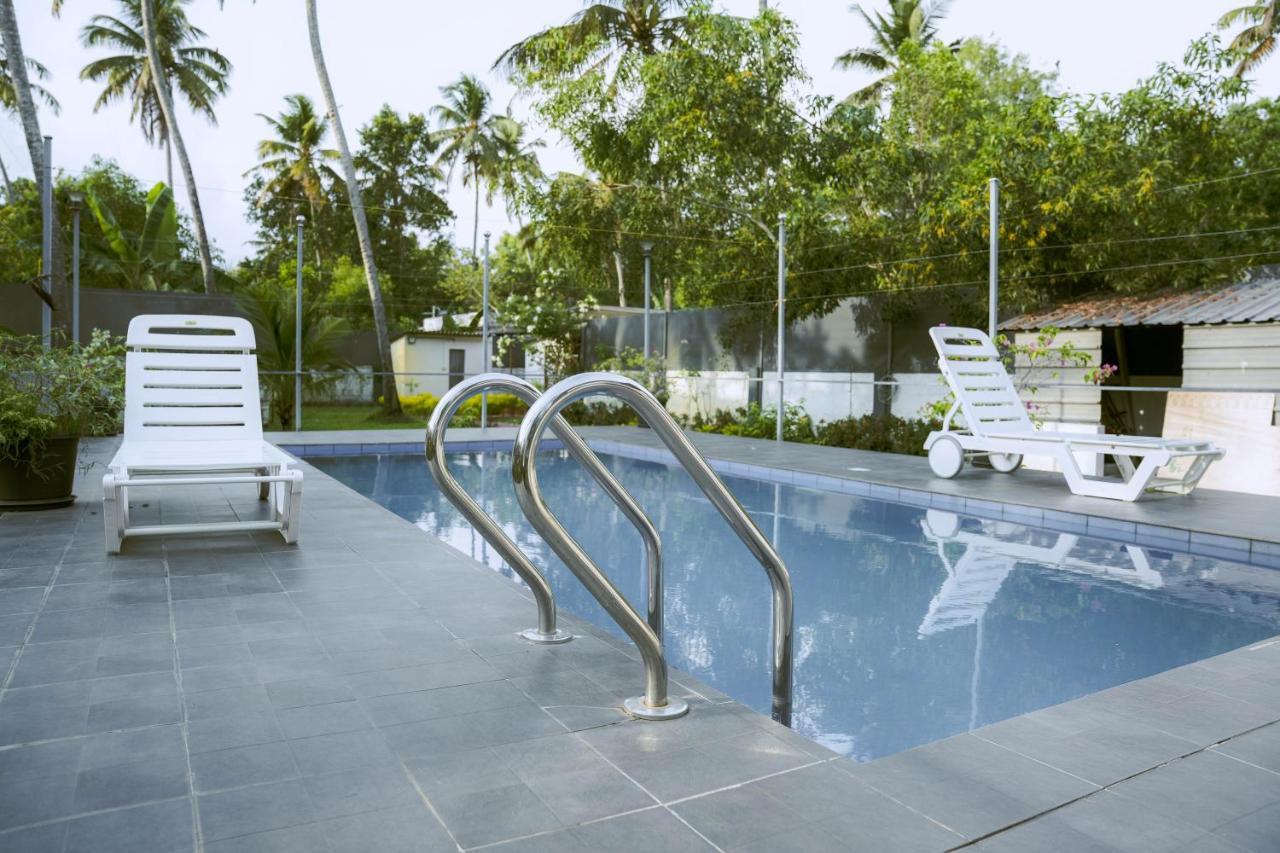 Waves And Shores Beach Villa Mararikulam Bagian luar foto