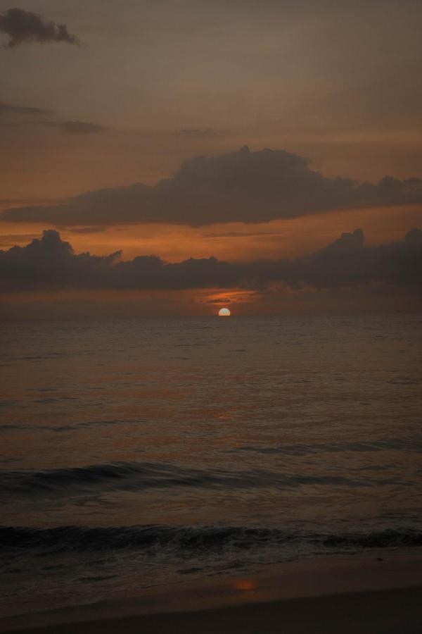 Waves And Shores Beach Villa Mararikulam Bagian luar foto