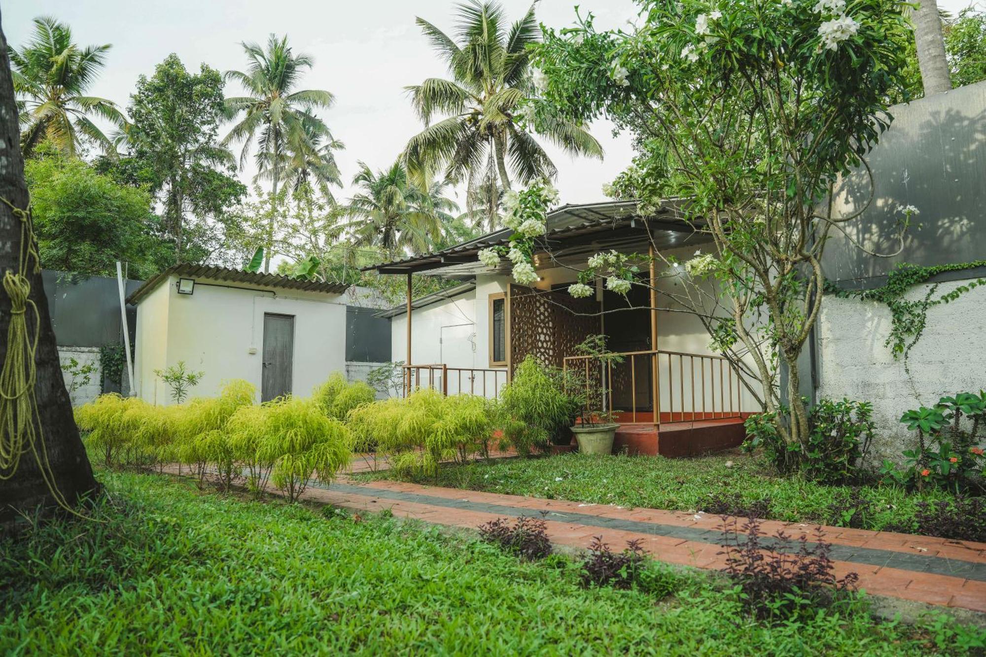 Waves And Shores Beach Villa Mararikulam Bagian luar foto