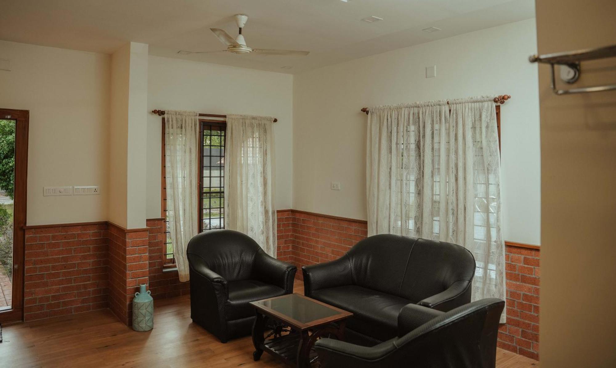 Waves And Shores Beach Villa Mararikulam Bagian luar foto